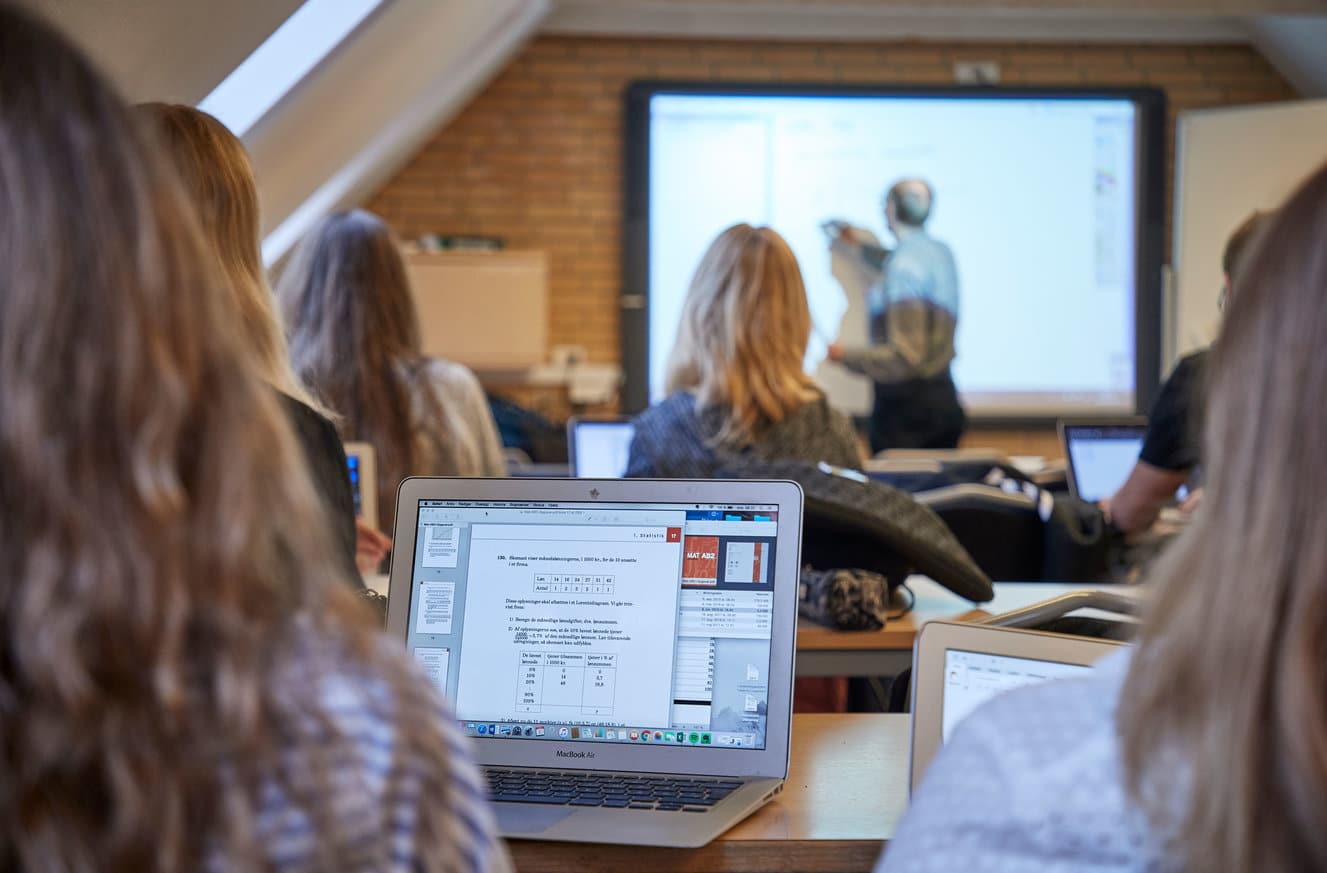 Forsøg med udstrakt varighed af erhvervsuddannelser og gymnasiale uddannelser for unge, som er anbragt uden for hjemmet. 